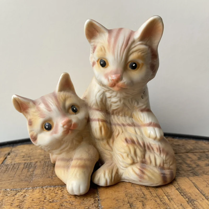 Beeldje 2 katten - 51Dnspod | Smaakvolle damp – Verzendkosten vrij vanaf 40€ Beeldje 2 katten - 51Dnspod | Smaakvolle damp – Verzendkosten vrij vanaf 40€