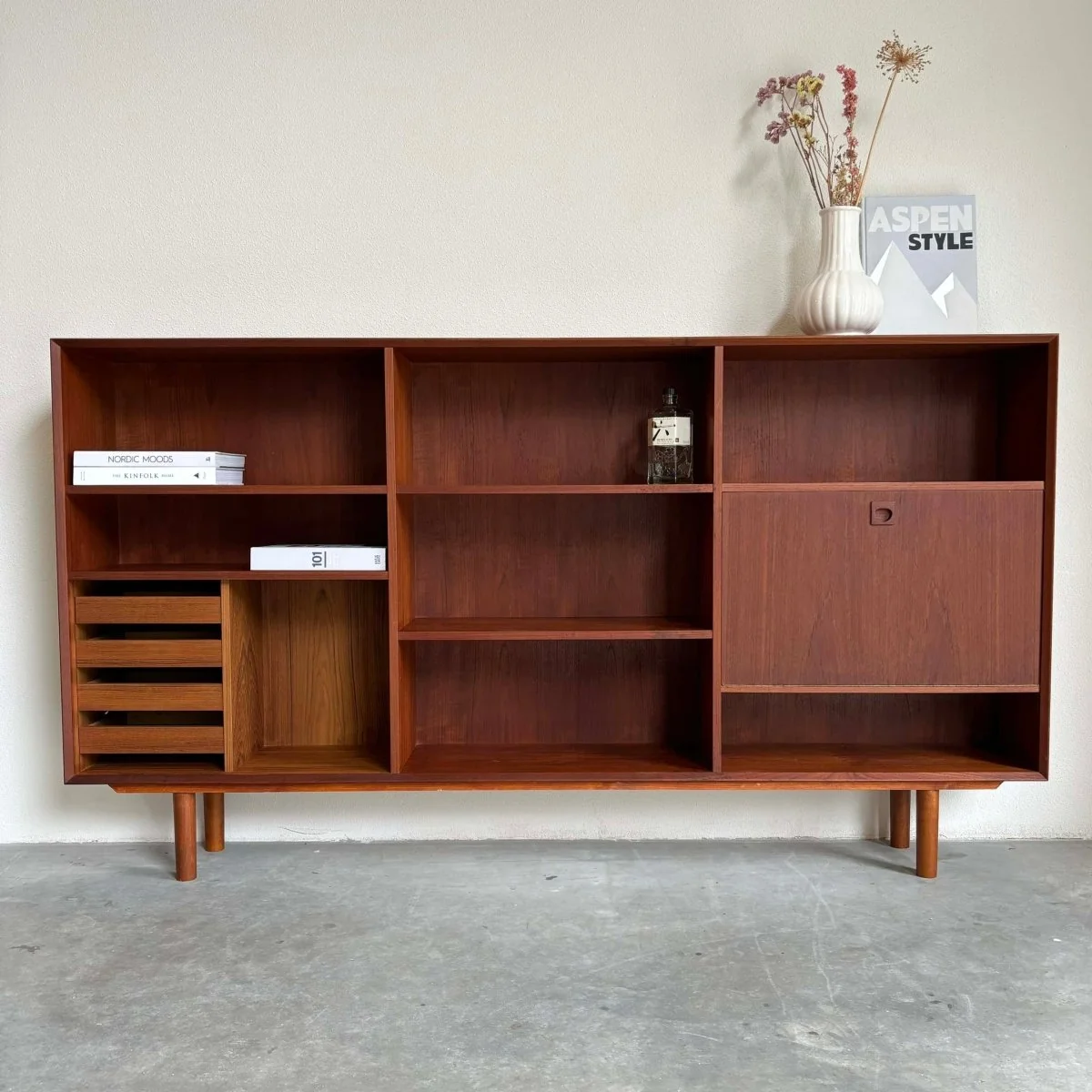 Boekenkast XL in teak - 51Dnspod | Smaakvolle damp – Verzendkosten vrij vanaf 40€ Boekenkast XL in teak - 51Dnspod | Smaakvolle damp – Verzendkosten vrij vanaf 40€