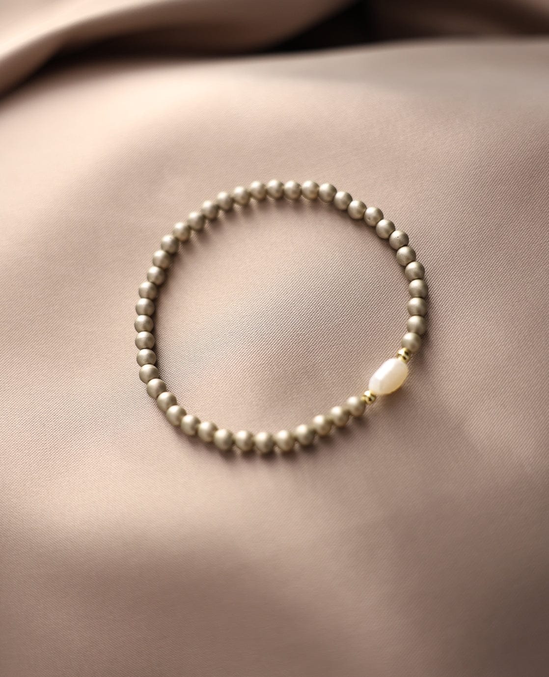 Bracelet Pearl | Warm Grey - 51Dnspod | Smaakvolle damp – Verzendkosten vrij vanaf 40€ Bracelet Pearl | Warm Grey - 51Dnspod | Smaakvolle damp – Verzendkosten vrij vanaf 40€
