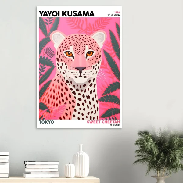 Artfulprints Poster Yayoi Kusama - Sweet cheetah - 70x100 cm - Roze - 51Dnspod | Smaakvolle damp – Verzendkosten vrij vanaf 40€