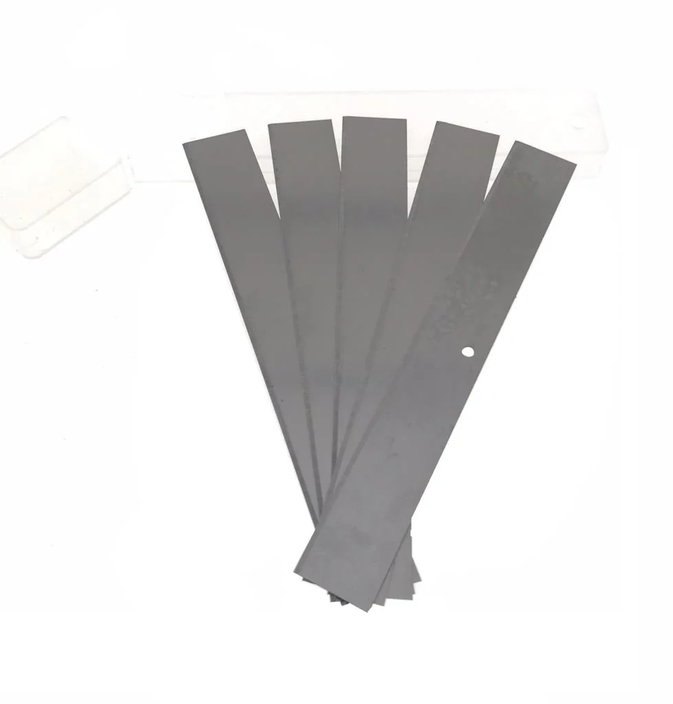 Behangschrapermesjes 100 mm 5 dlg - 51Dnspod | Smaakvolle damp – Verzendkosten vrij vanaf 40€ Behangschrapermesjes 100 mm 5 dlg - 51Dnspod | Smaakvolle damp – Verzendkosten vrij vanaf 40€