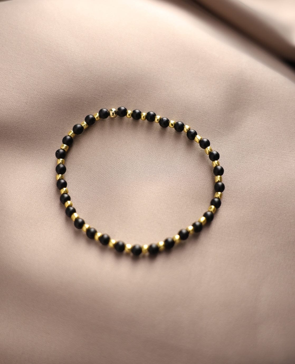 Bracelet | Zwart / Goud - 51Dnspod | Smaakvolle damp – Verzendkosten vrij vanaf 40€ Bracelet | Zwart / Goud - 51Dnspod | Smaakvolle damp – Verzendkosten vrij vanaf 40€
